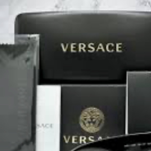😎Versace Sunglases Brand New -Tag Box Case Cloth glasses OFFERS OK😎 - Picture 2 of 5
